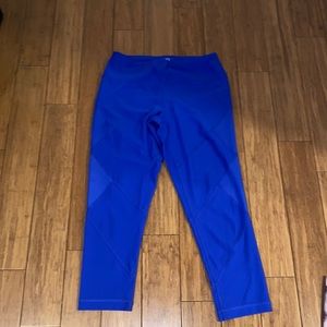 3/4 length bright blue workout legging